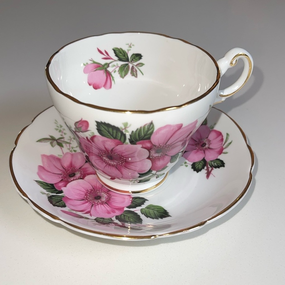 Regency Bone China Tea Cup & Saucer Floral Design Made In England